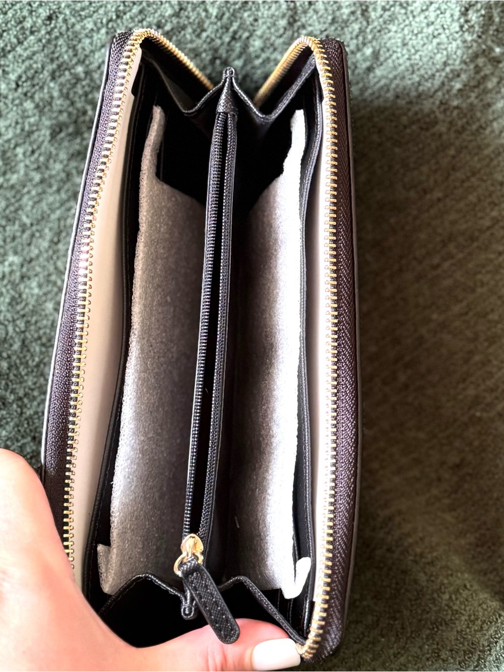 Michael Kors Black Pebbled Leather Zip Wallet with Gold Logo - Picture 2 of 2